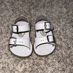 Footmates sandals wore by a non-walker
Size 2